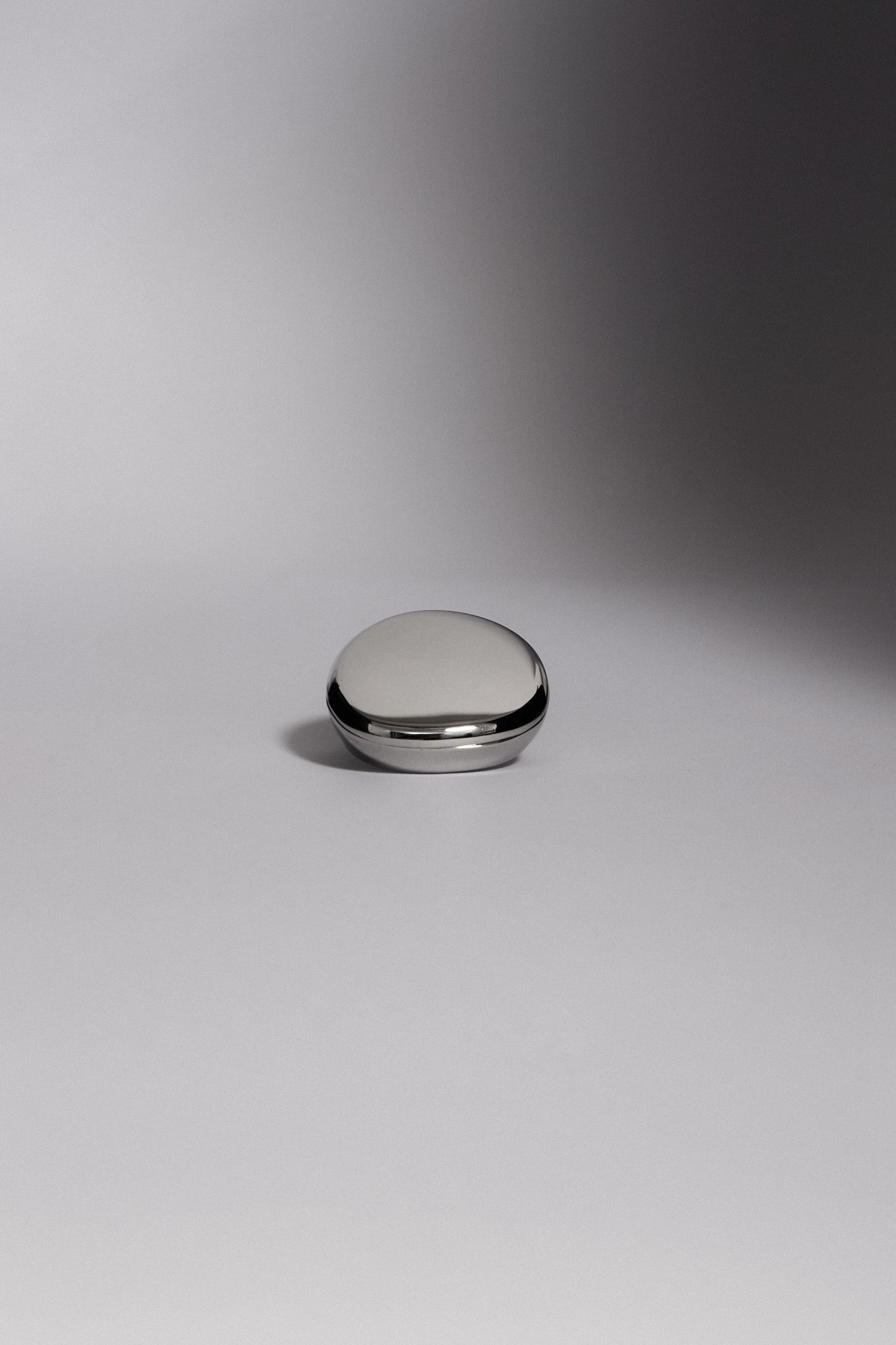 SOLID AWAKE — perfume sólido portátil